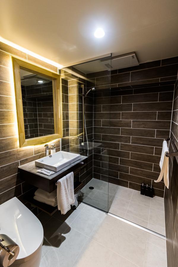 Hotel Silverhorn Мёко Экстерьер фото